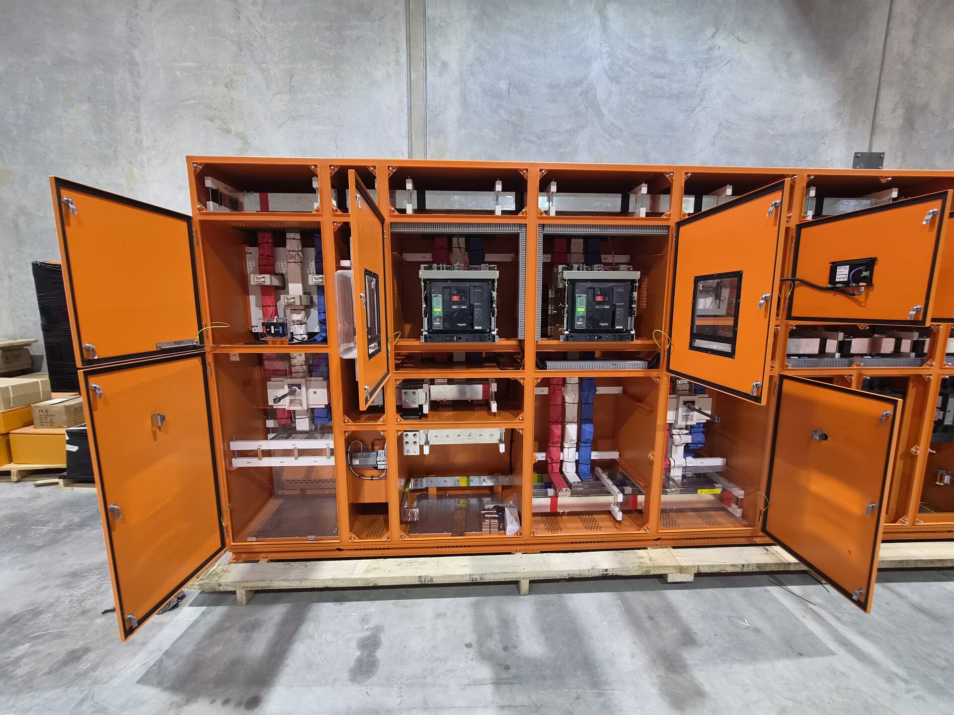 Avondale — air circuit breakers and busbar chambers