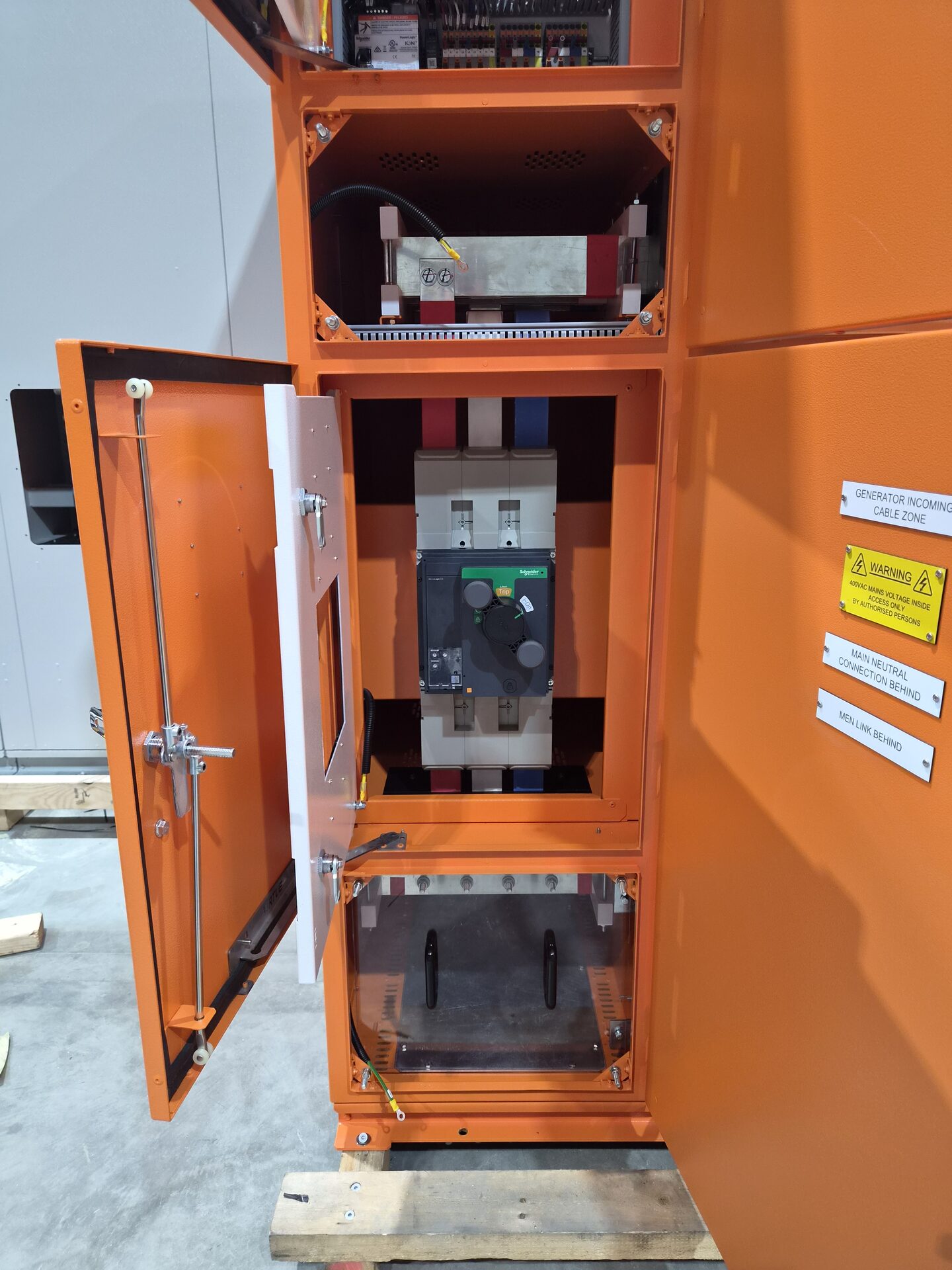 Clapham Station — generator incoming and main neutral zone