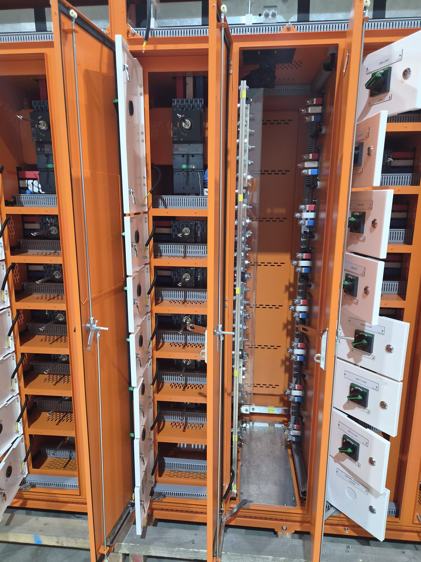 Clapham Station — MCCB sections and distribution chassis