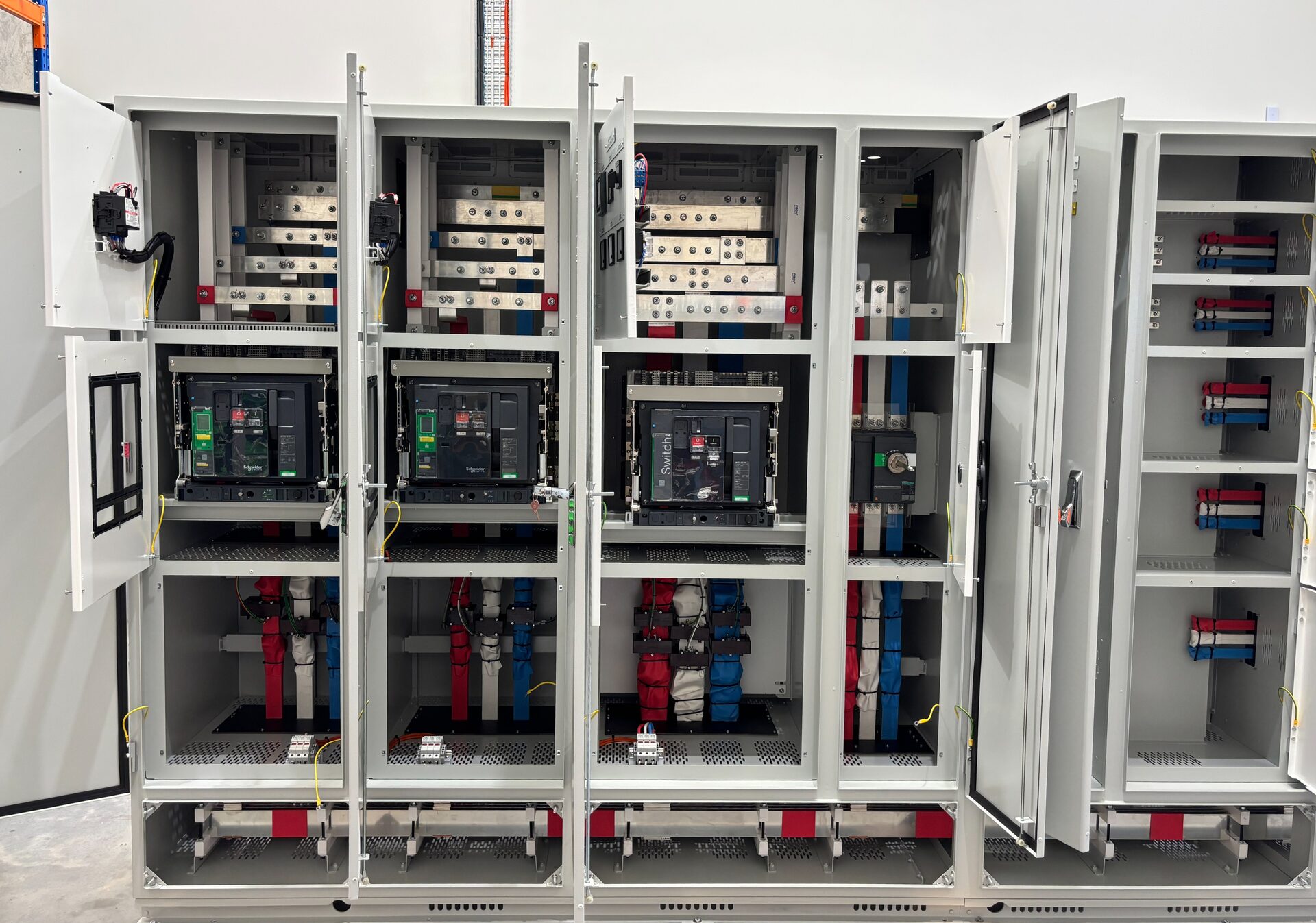 Greenslopes Hospital — busbar zones and air circuit breakers